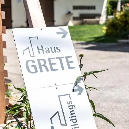 Oma's In Haus Grete *