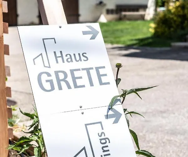 Oma's In Haus Grete *