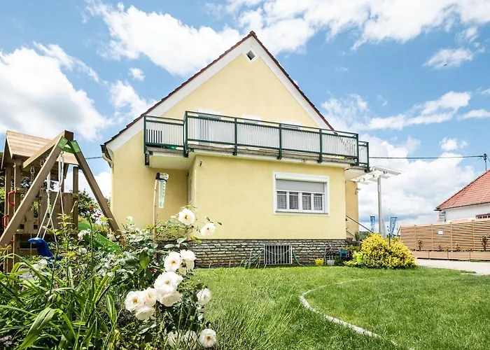 Oma's In Haus Grete *